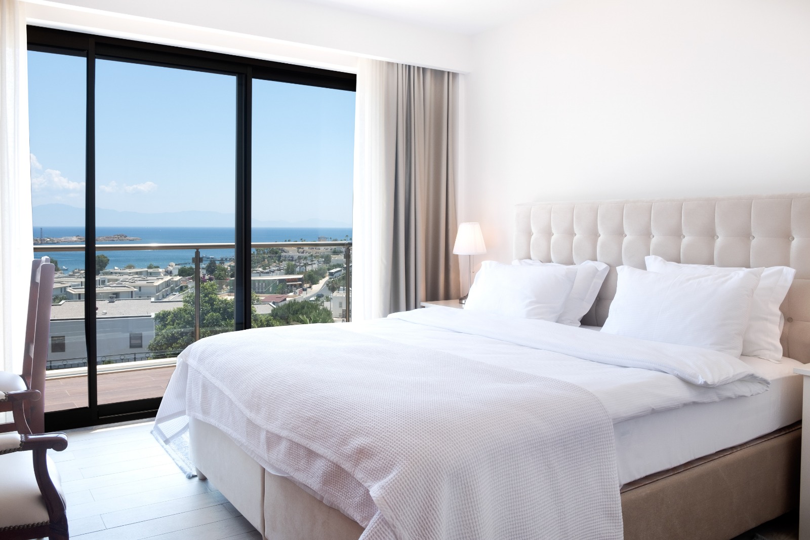 Bedroom with sea view